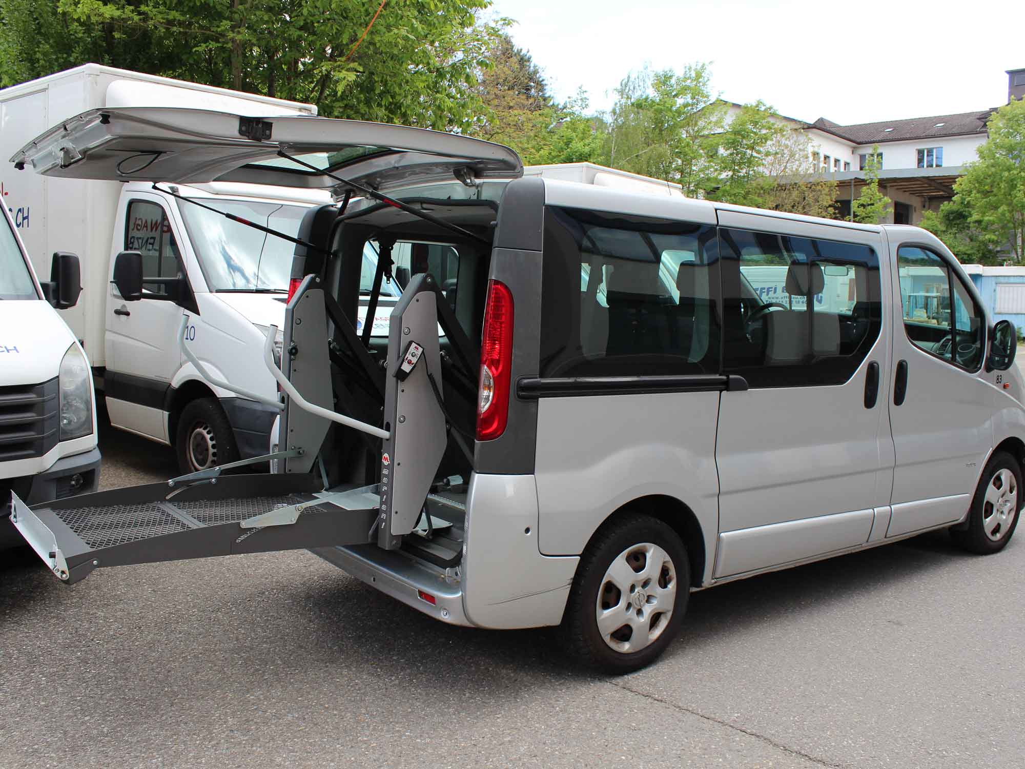 Opel Vivaro, als Rollstuhltransporter